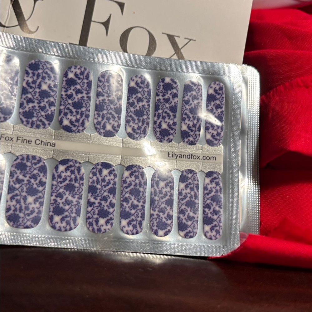 MWOT NAIL PRODUCTS GEL STRIPS: DASHING, DIVA, AND LILY AND FOX - Picture 10 of 14